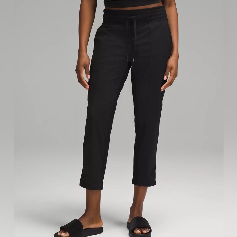 Lululemon Dance Studio Mid-Rise Cropped Pants in Black Size 6